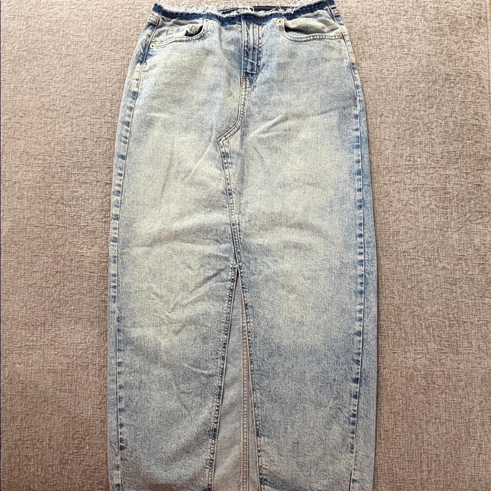 Wild Fable Light‎ Wash Women's denim skirt  size 4